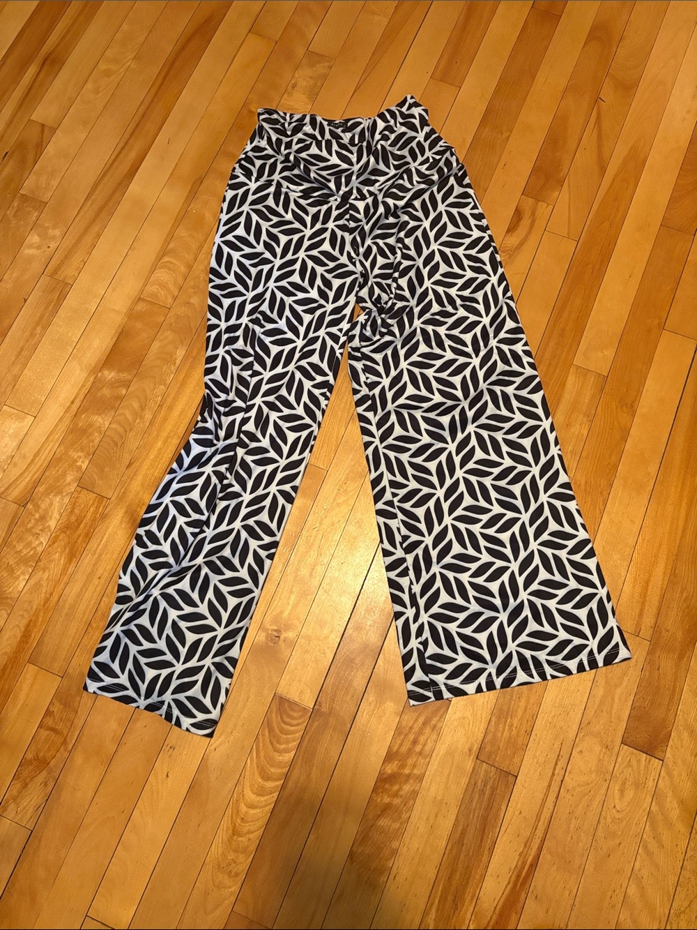 High-Rise Wide-Leg Patterned Pants - Black & White